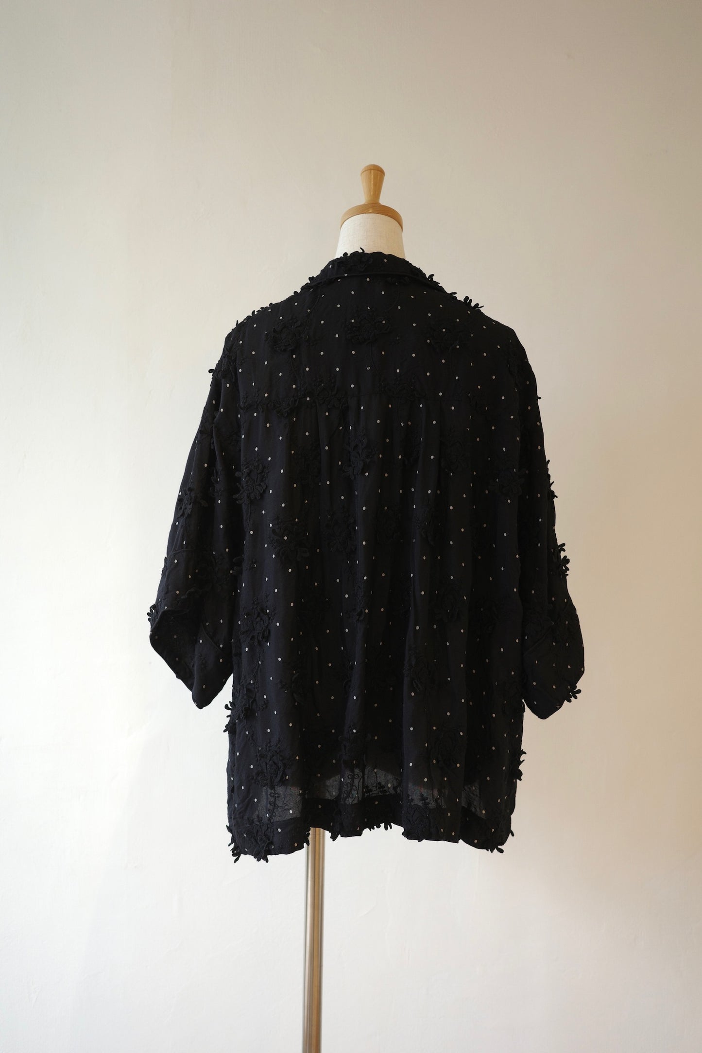 【crinkle crinkle crinkle】dot 3D embroidery open collar shirts