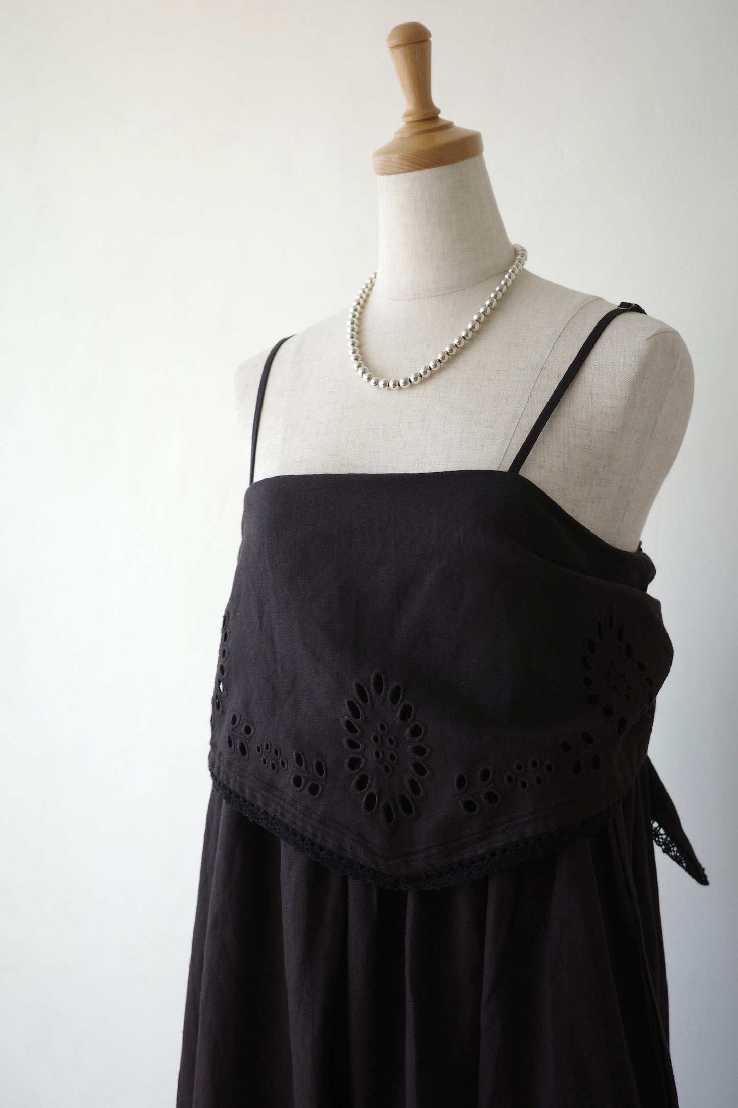 【crinkle crinkle crinkle】embroidery chief  cami onepiece