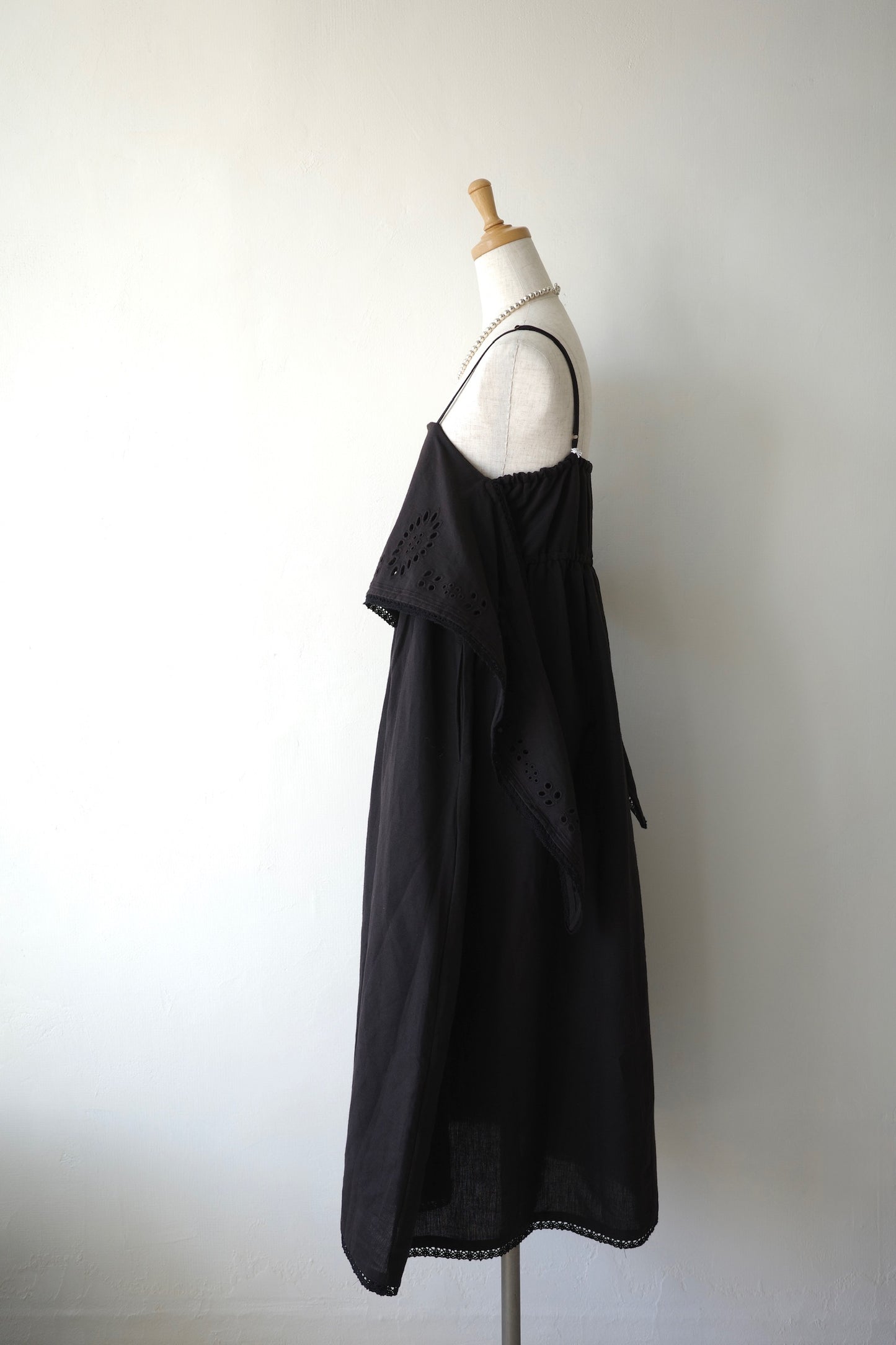 【crinkle crinkle crinkle】embroidery chief  cami onepiece