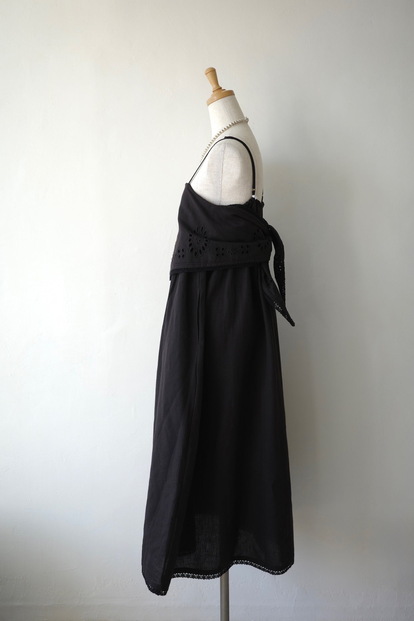 【crinkle crinkle crinkle】embroidery chief  cami onepiece
