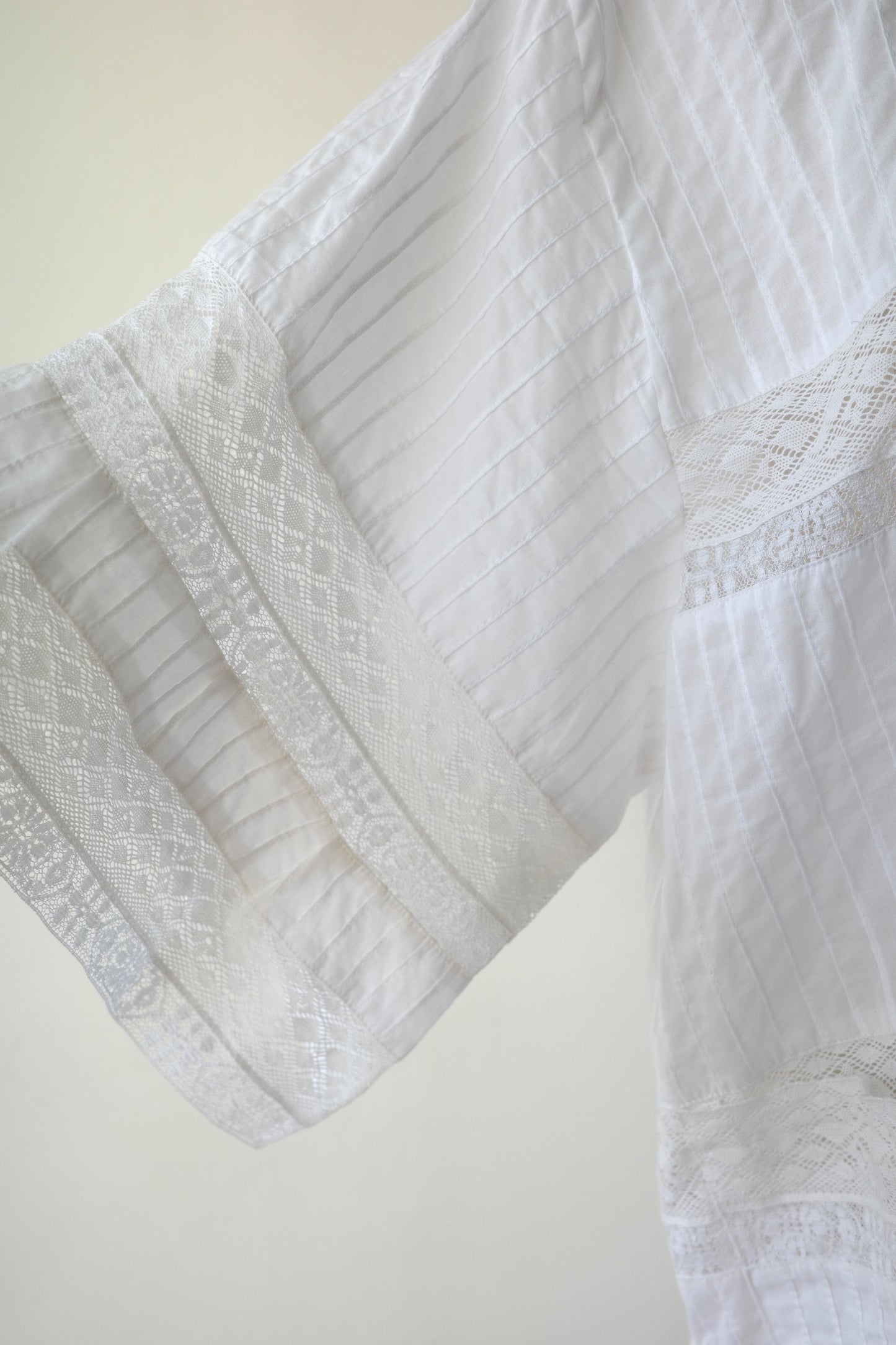 【crinkle crinkle crinkle】Lace patchwork half sleeve shirts