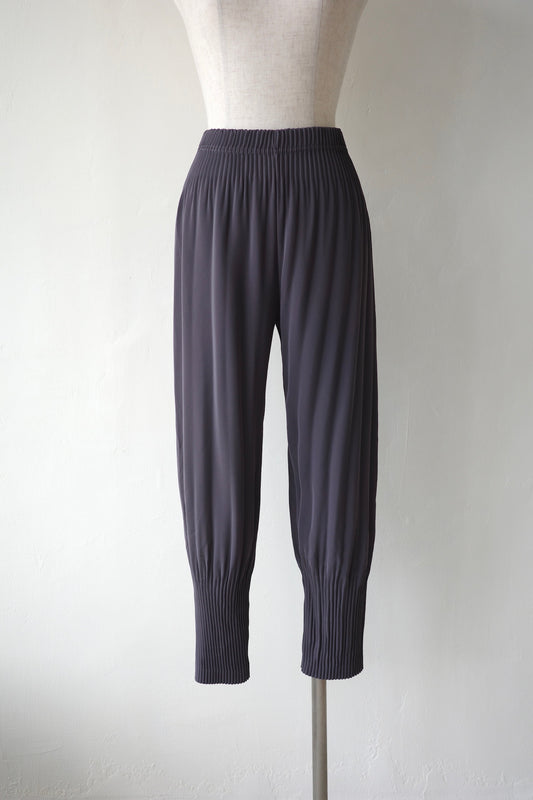 Pleated Tapered Pants