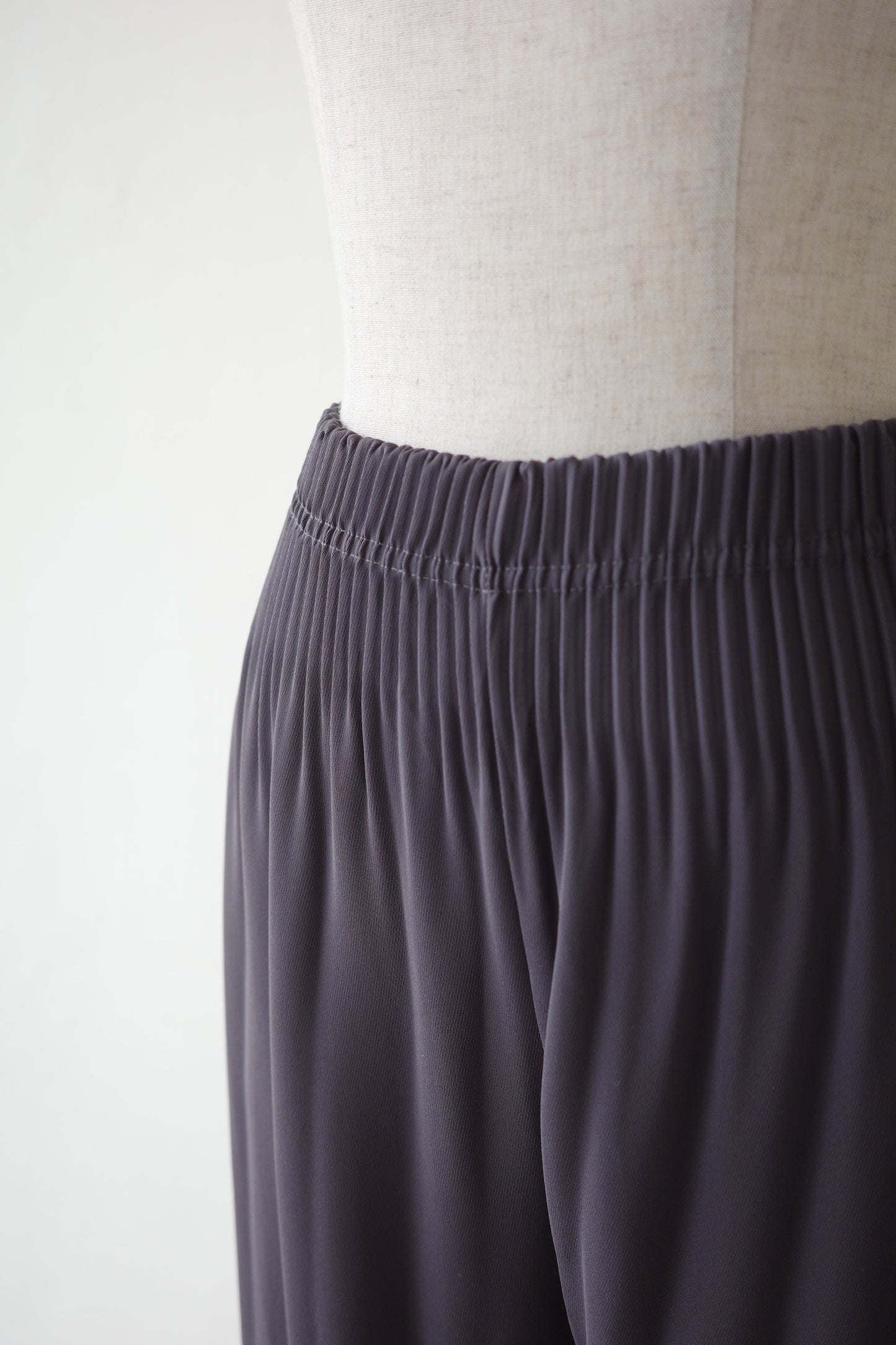 Pleated Tapered Pants