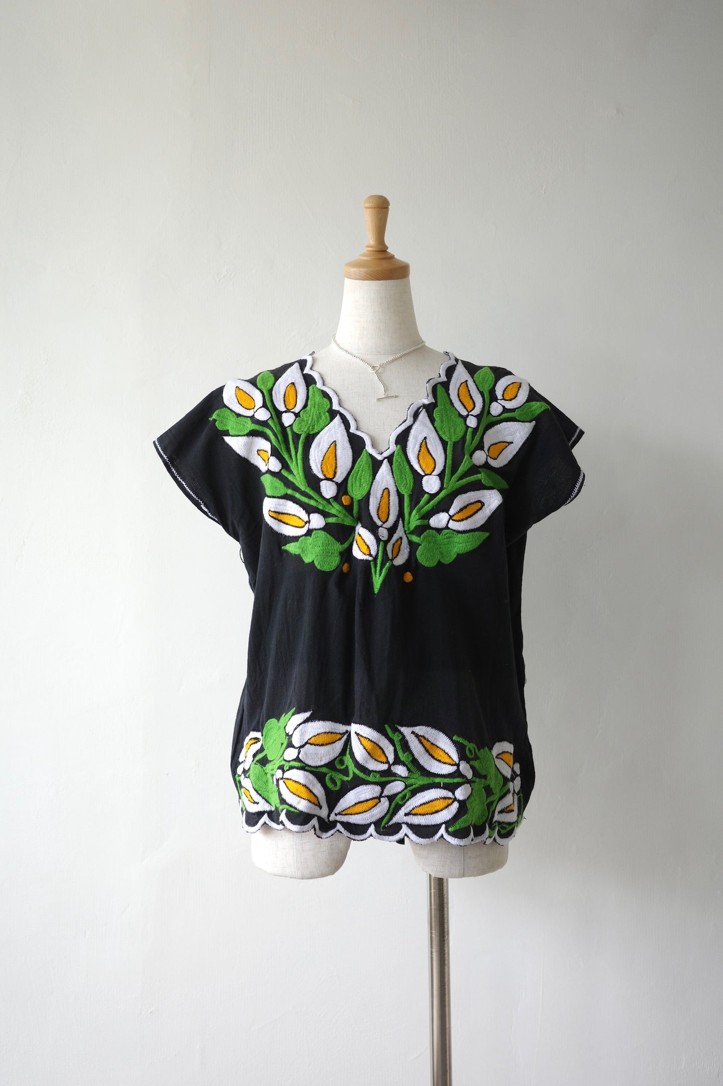 Botanical Embroidery Scallop Blouse