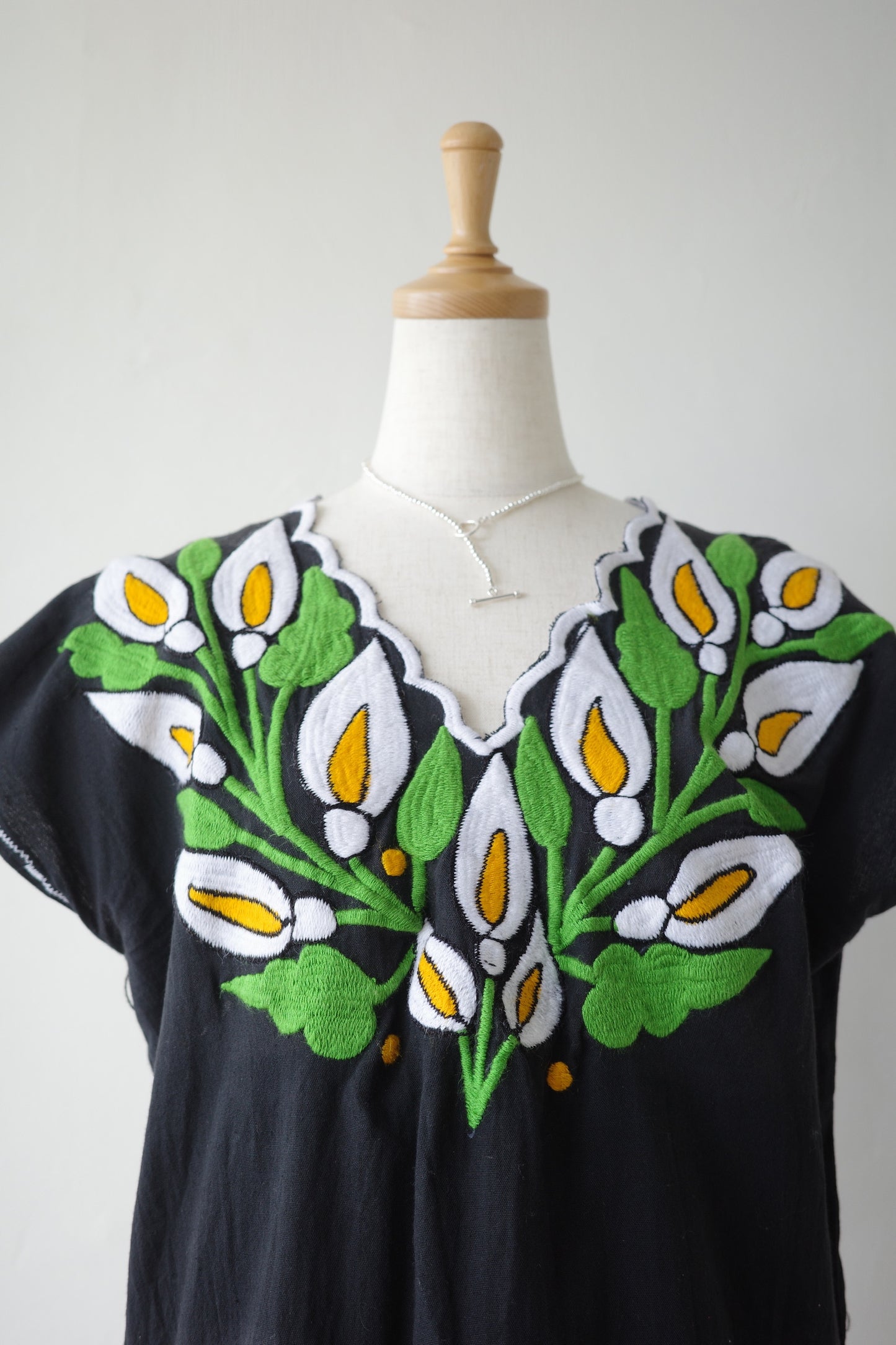 Botanical Embroidery Scallop Blouse