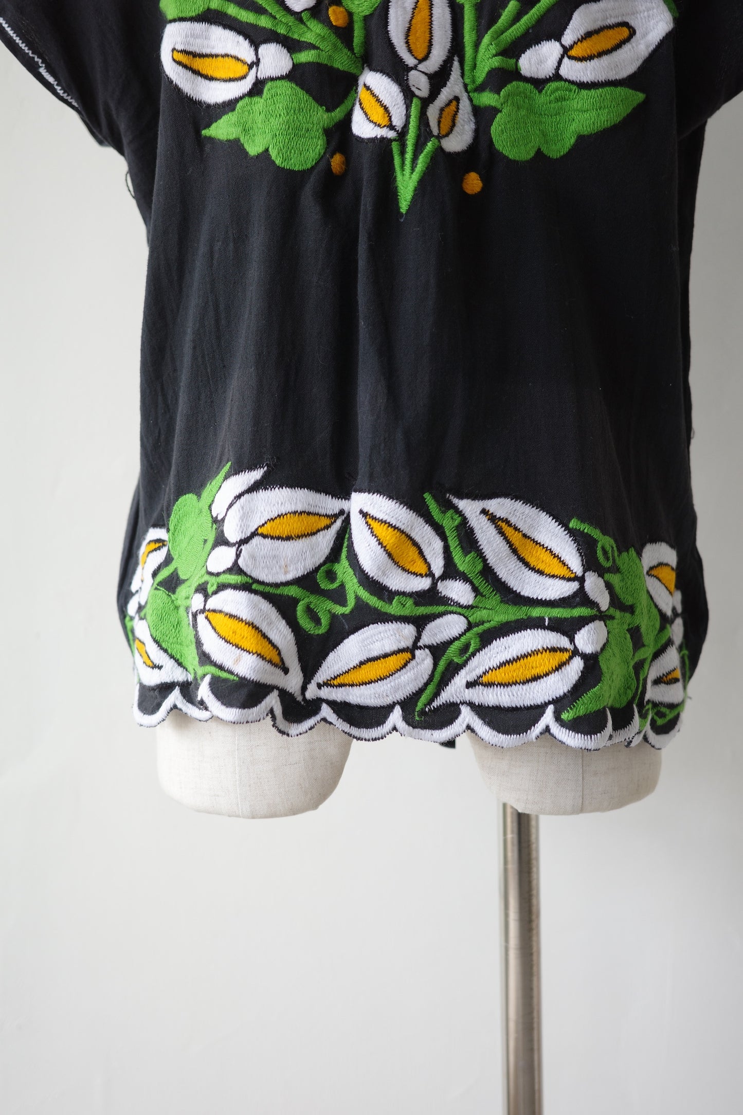 Botanical Embroidery Scallop Blouse