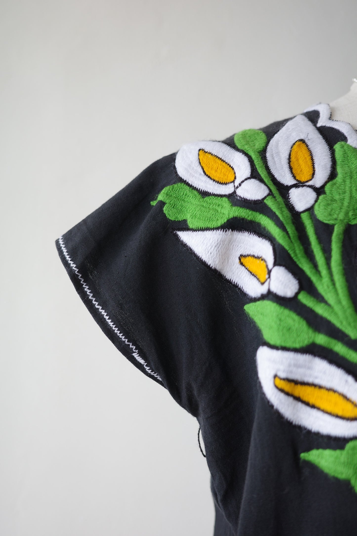 Botanical Embroidery Scallop Blouse