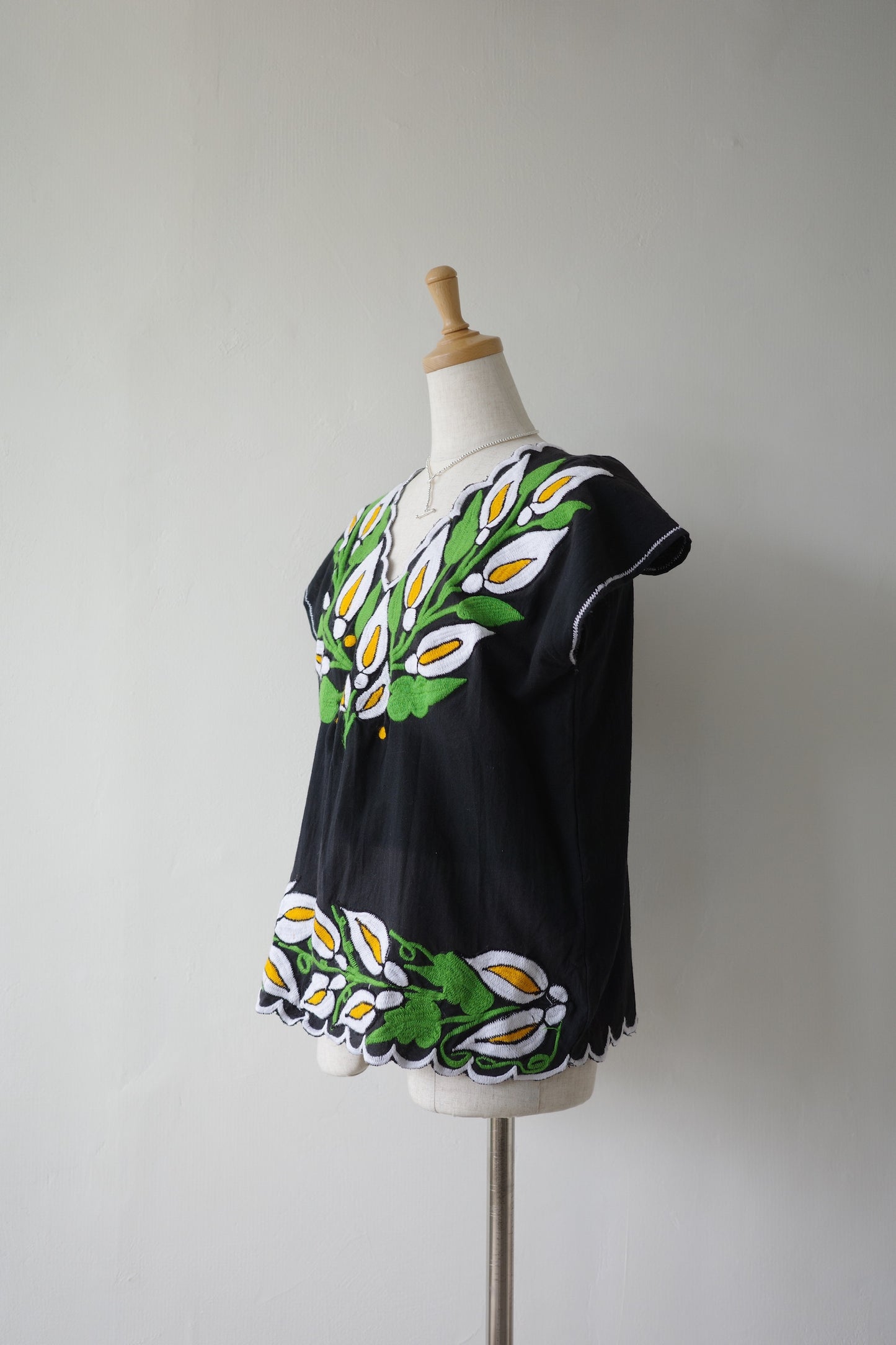 Botanical Embroidery Scallop Blouse