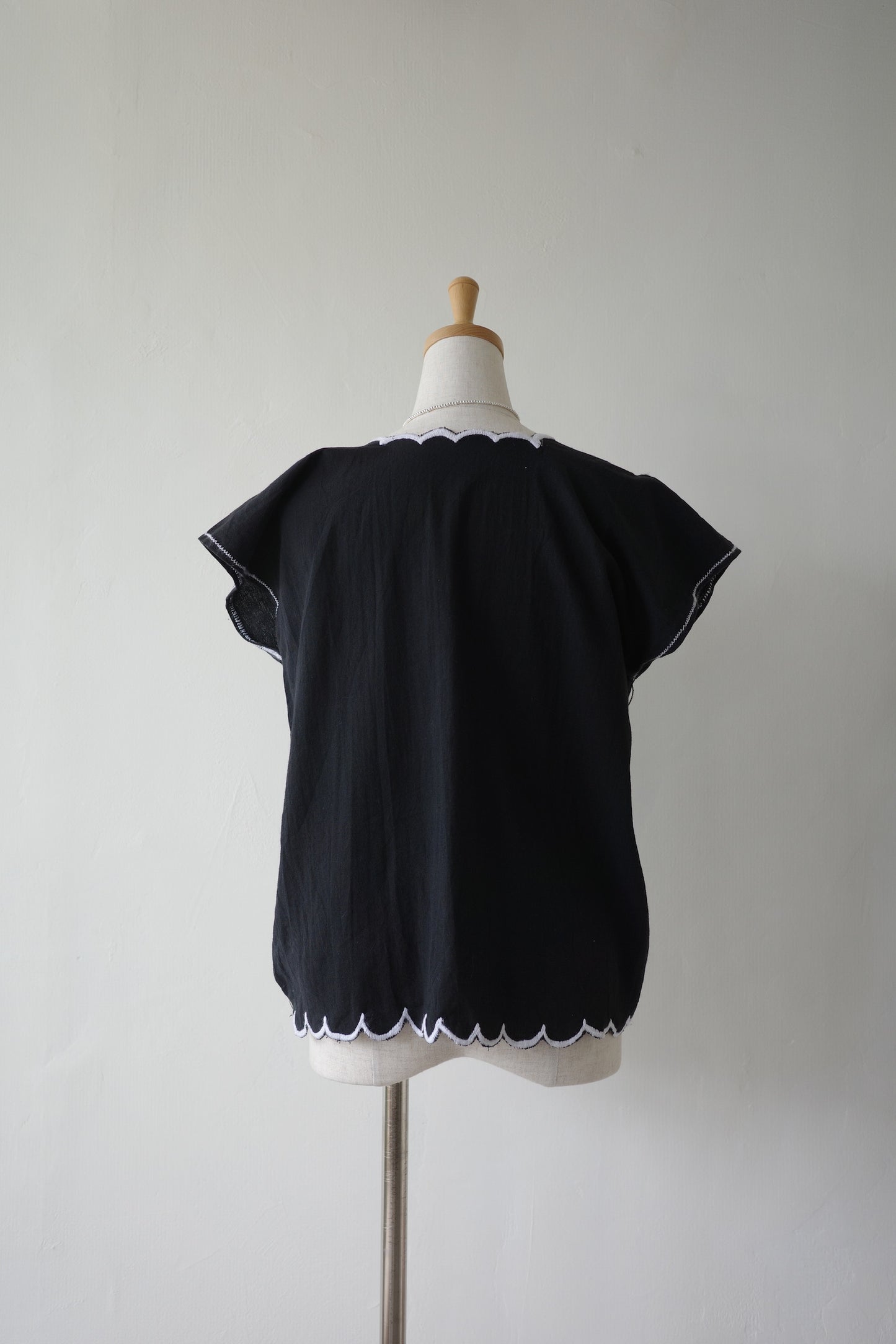 Botanical Embroidery Scallop Blouse