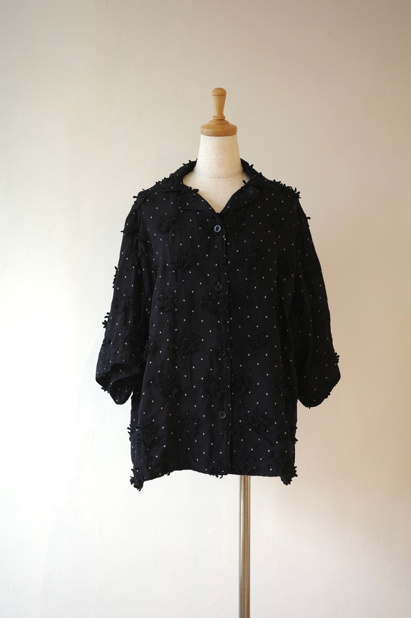 【crinkle crinkle crinkle】dot 3D embroidery open collar shirts