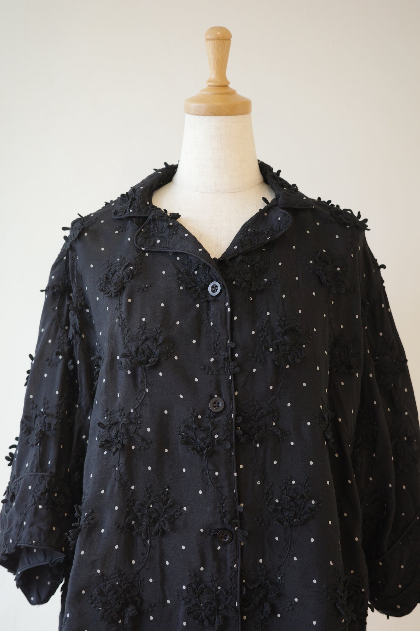【crinkle crinkle crinkle】dot 3D embroidery open collar shirts