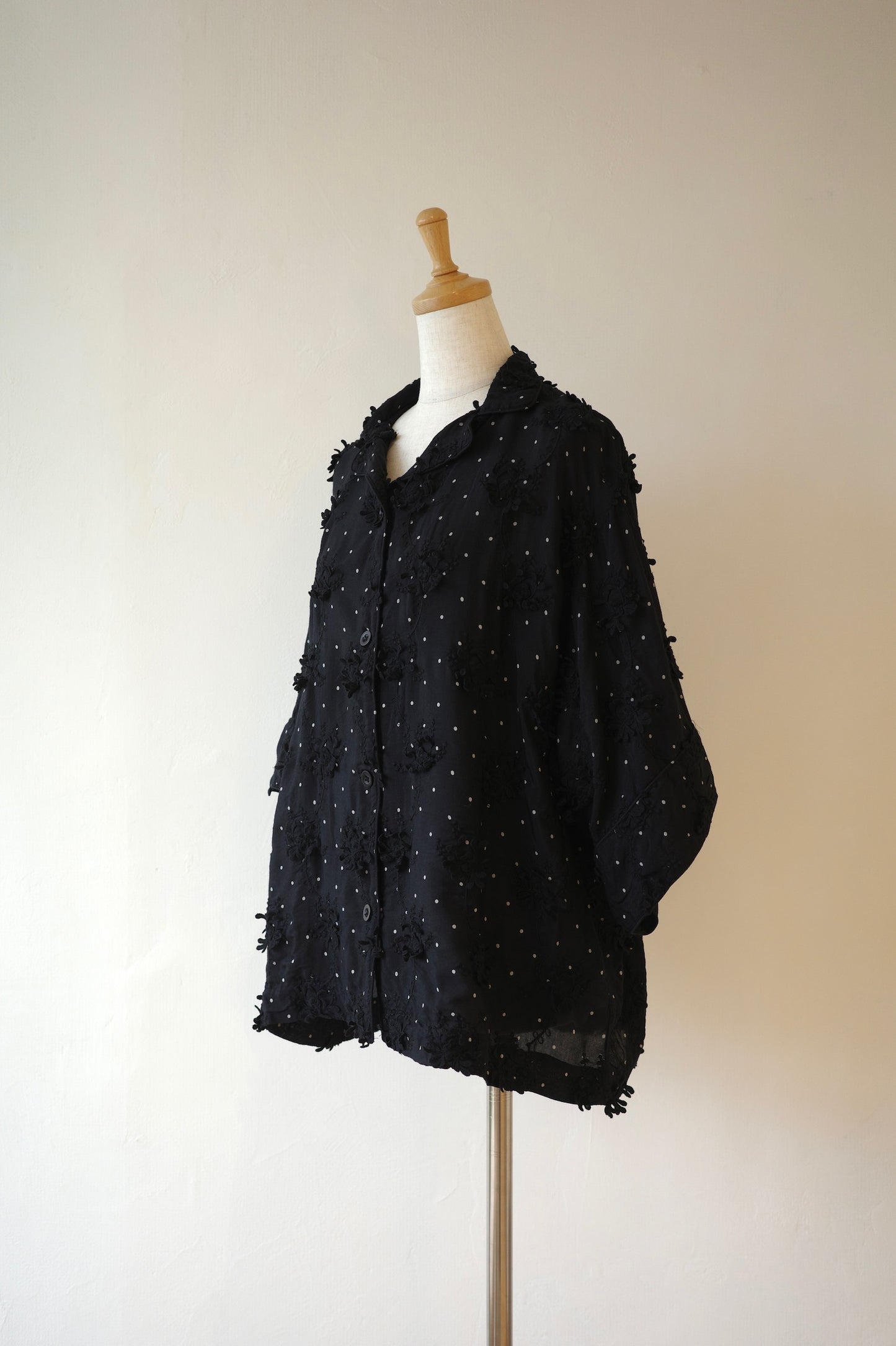 【crinkle crinkle crinkle】dot 3D embroidery open collar shirts