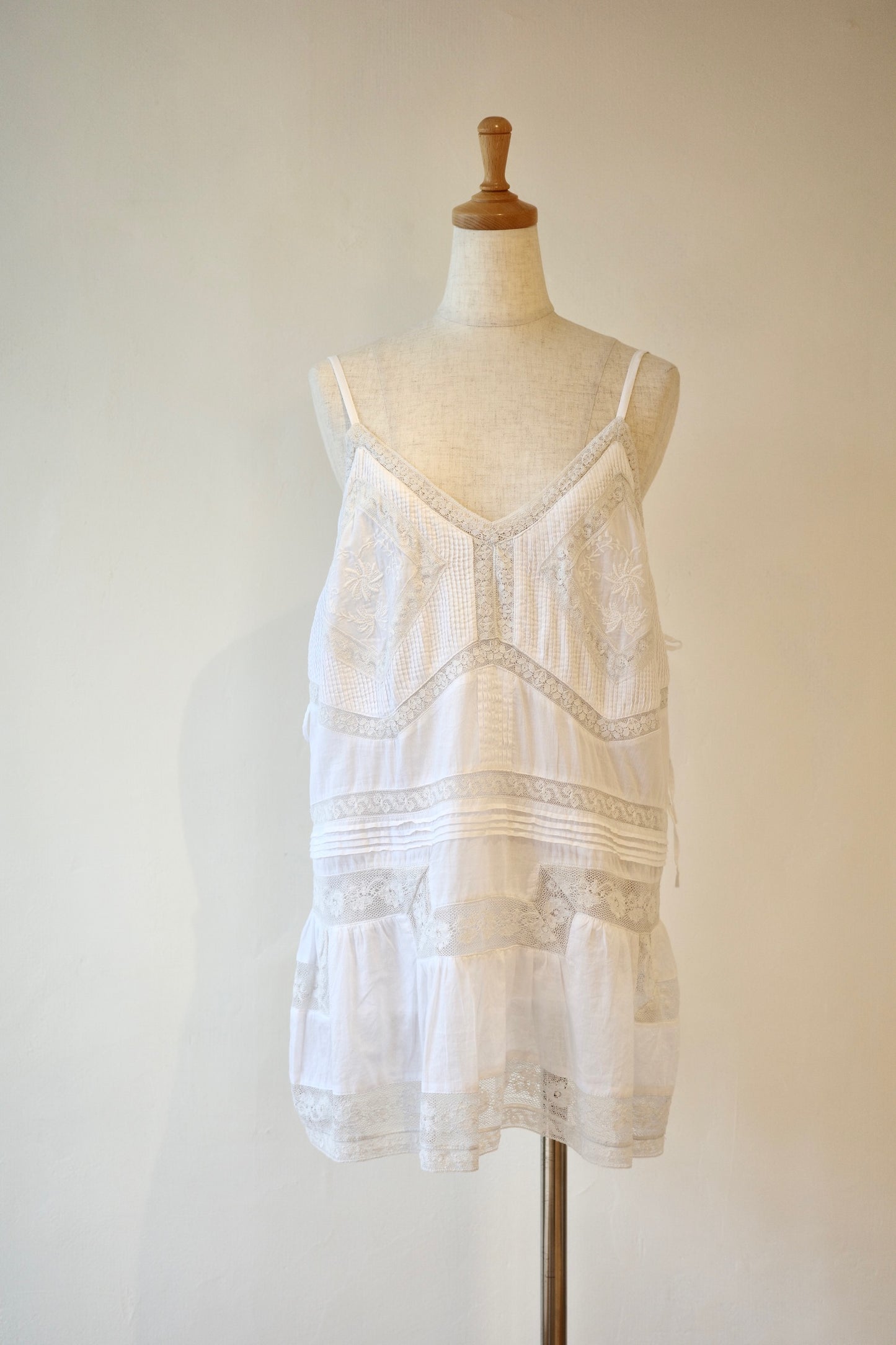 【crinkle crinkle crinkle】hand tuck lace camisole