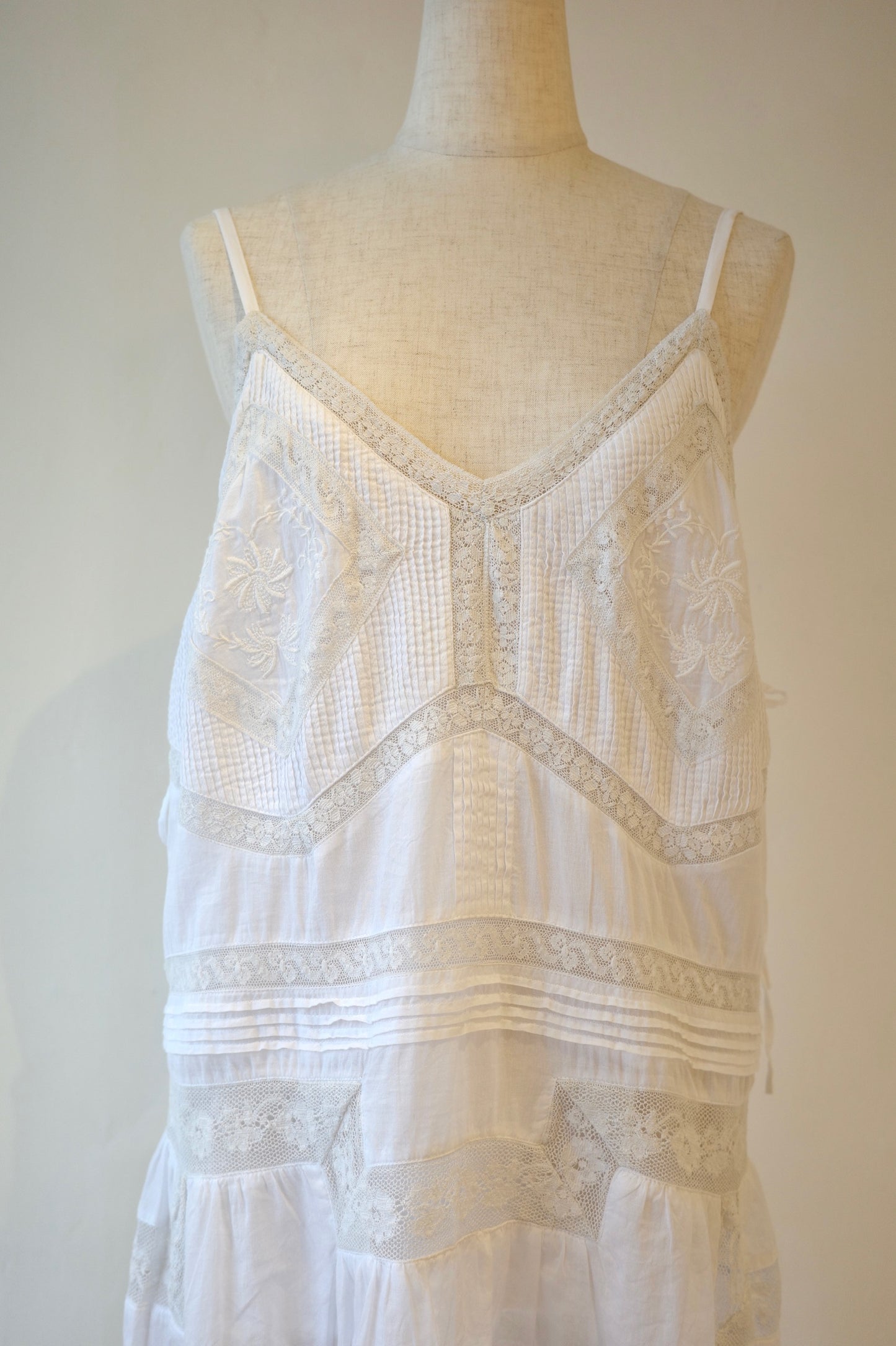 【crinkle crinkle crinkle】hand tuck lace camisole