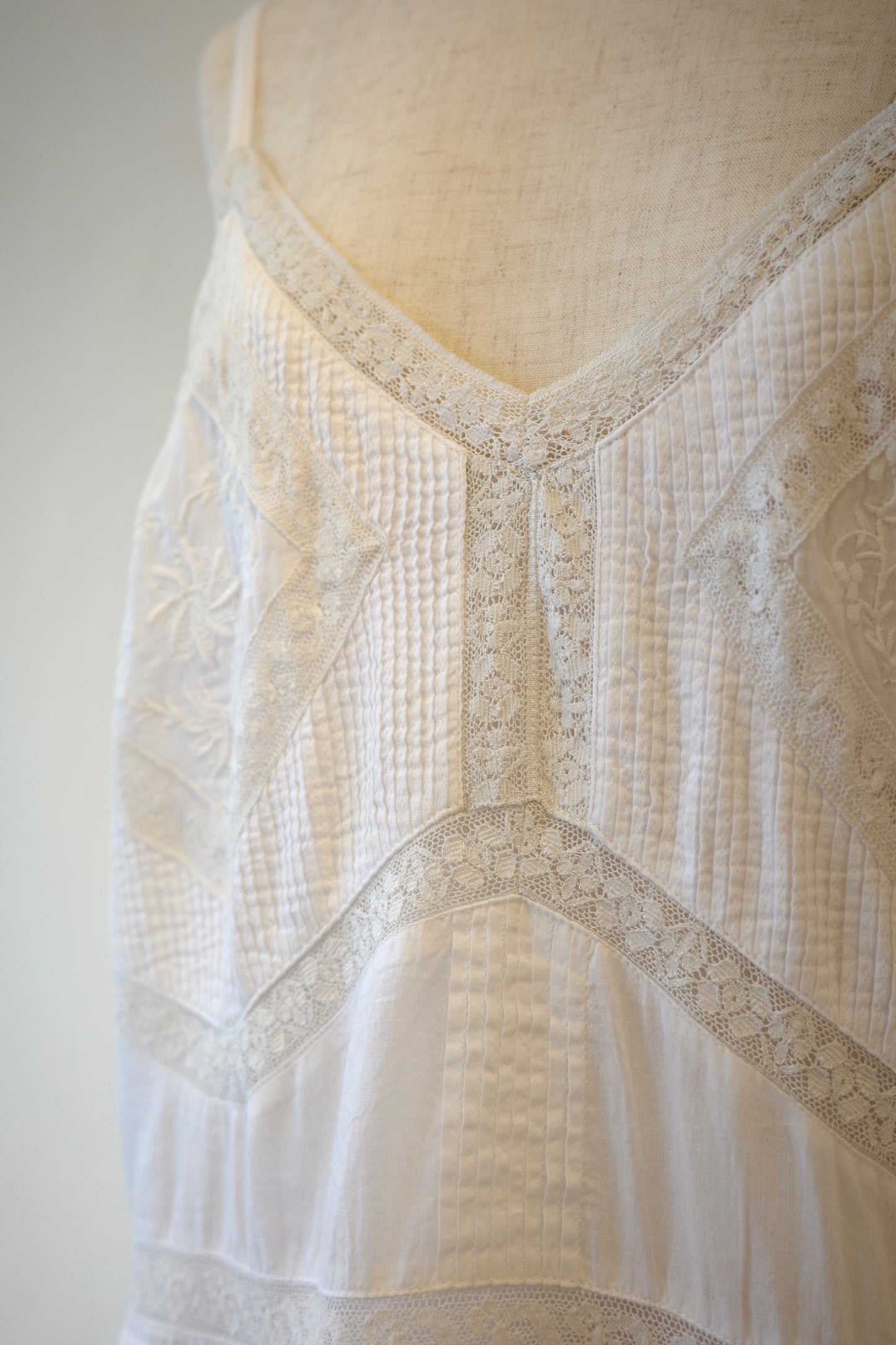 【crinkle crinkle crinkle】hand tuck lace camisole