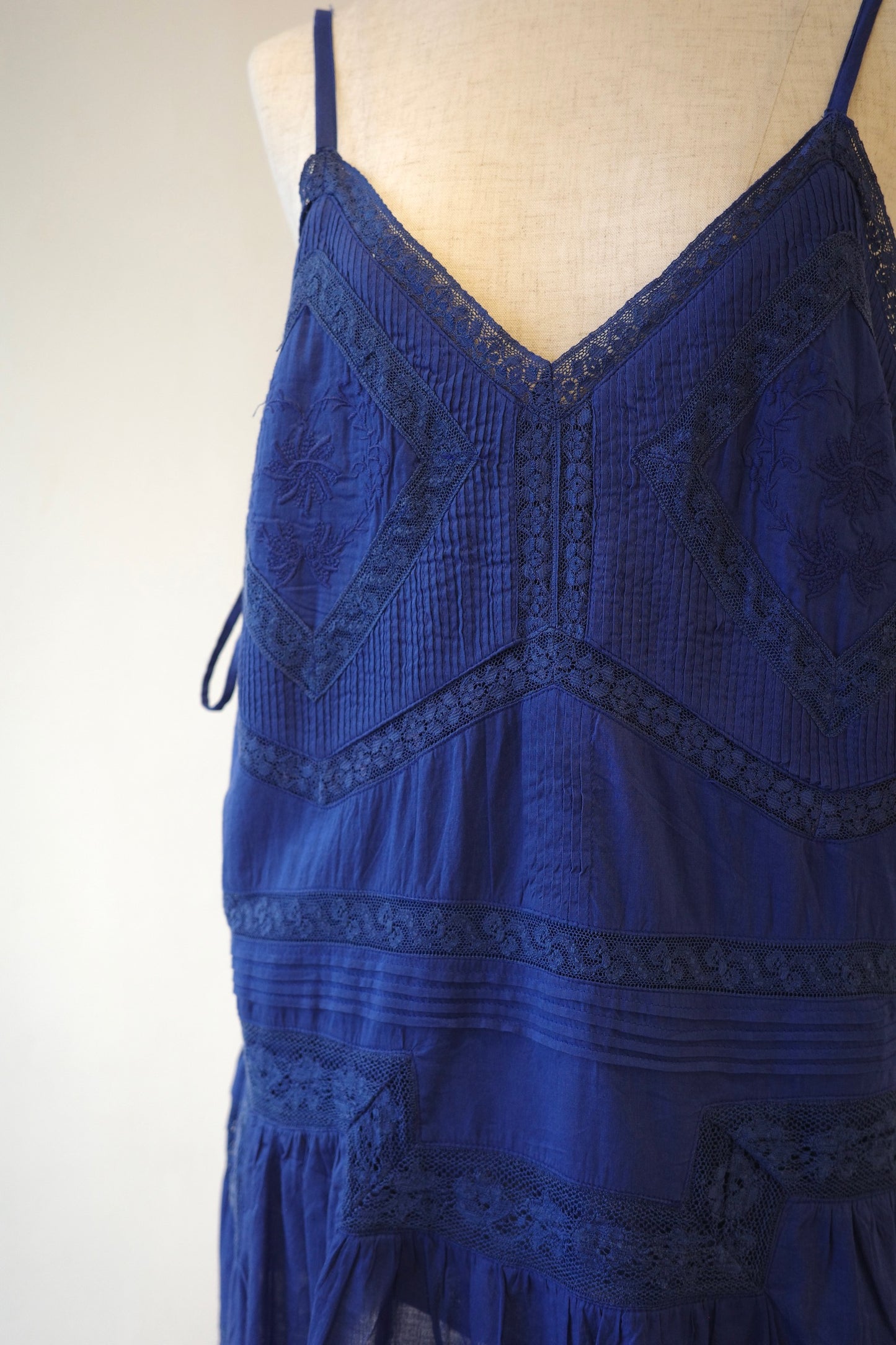 【crinkle crinkle crinkle】hand tuck lace camisole