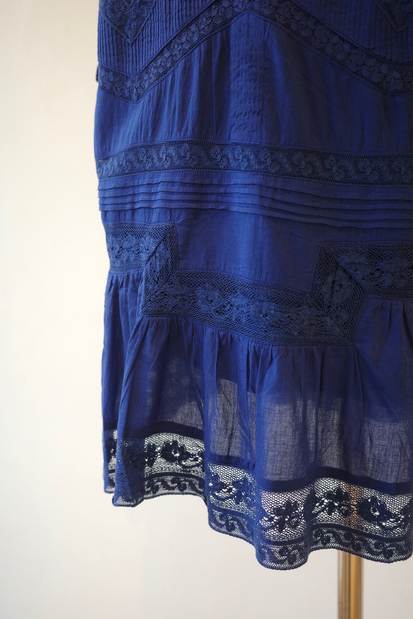 【crinkle crinkle crinkle】hand tuck lace camisole
