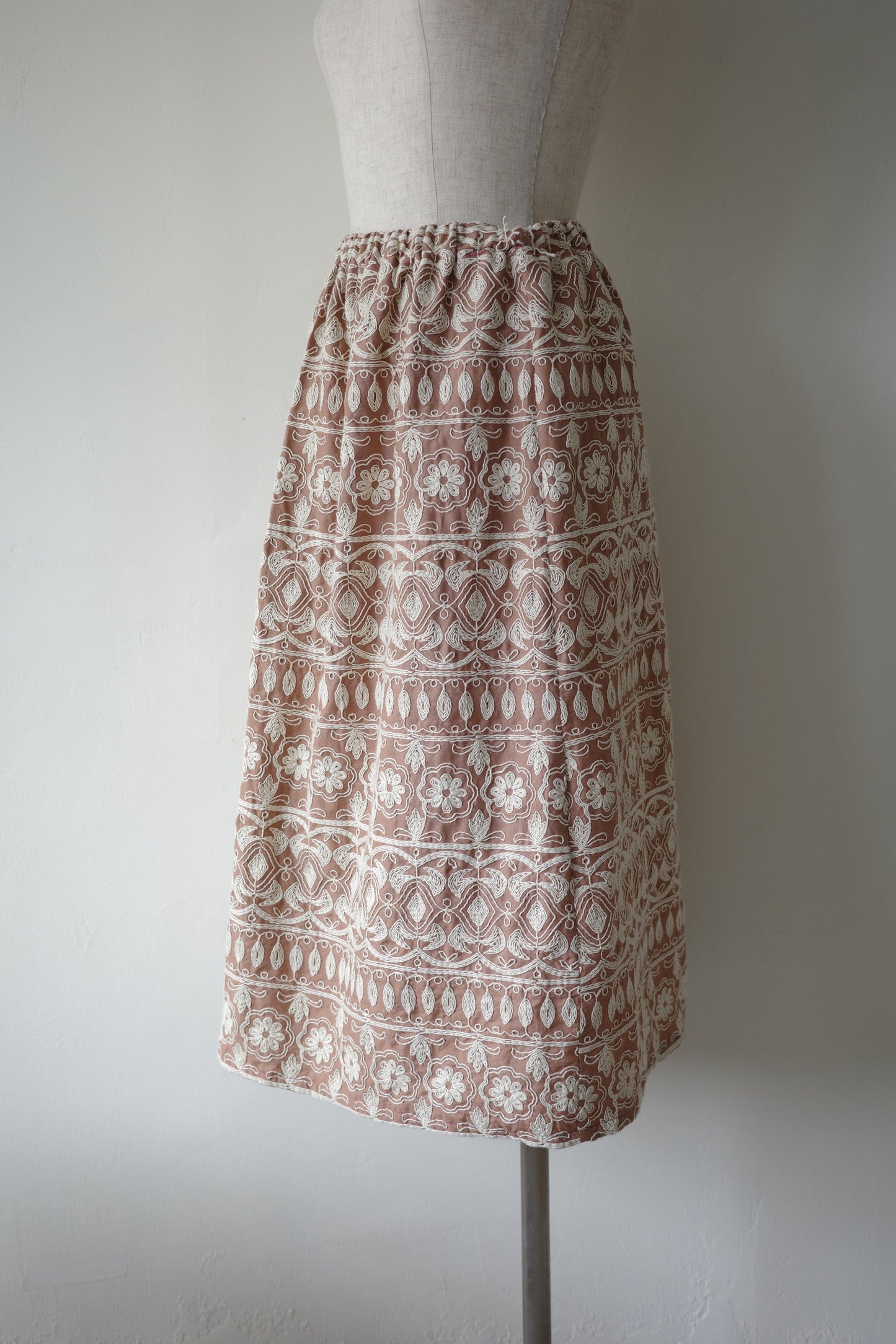 Embroidered Pattern Skirt